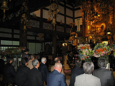 厳かに九品仏花供養