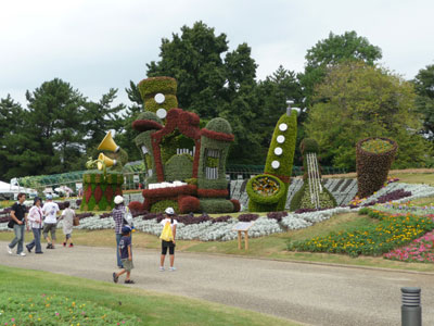 主催者の浜松市は楽器をモチーフにしたダイナミックな作品を