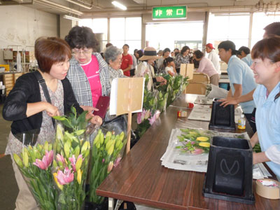 地元の人が多数詰め掛けた「松原花まつり」