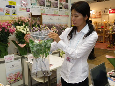 島根県の特産ボタンの苗木は輸出も盛ん。真空パックは冷蔵すれば約2週間休眠状態で保存可能とのこと