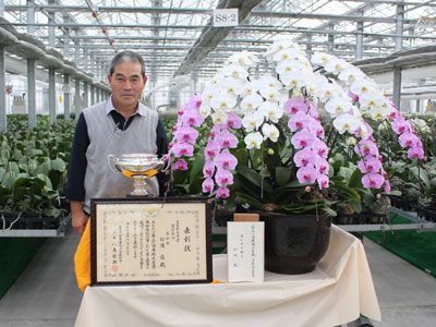 農林水産祭で天皇杯を受賞した松浦園芸・松浦進さん