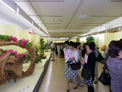 大阪で「日本いけばな芸術展」。協会45周年を記念し盛大に