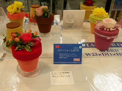 松村工芸総合見本市でカラーフォームを植木鉢型等にした製品