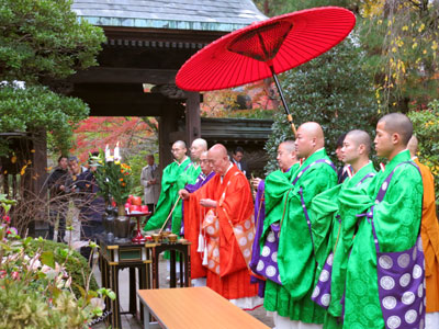 高幡不動花供養で厳かに法要