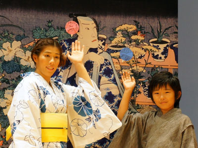 内覧会に吉田沙保里さんと加藤清史郎君が登場、「江戸の園芸」展の魅力をPR