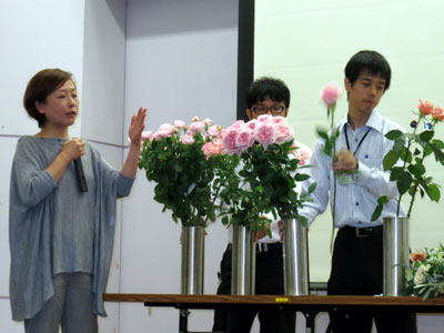 大田花き薔薇会議で講演する上野恵子氏